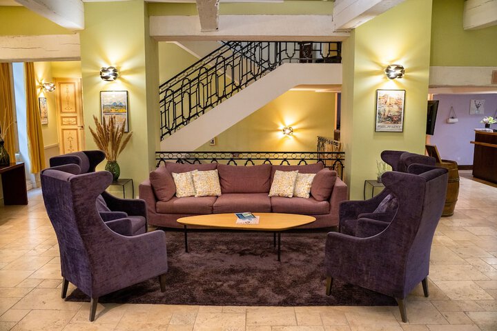 Entrance & Lobby