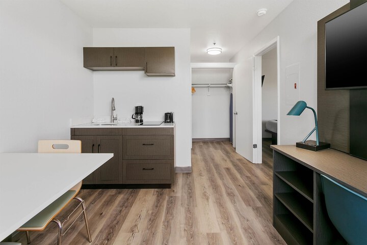 Room 8 of 17