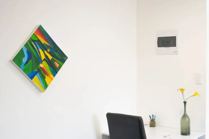 Room 5 of 9