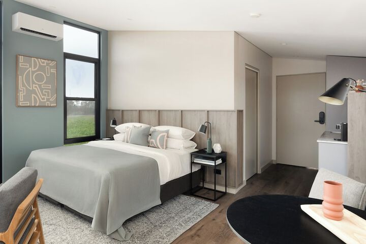 Room 4 of 86