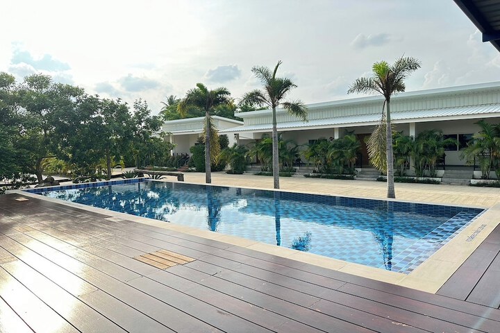 Pool 53 of 61