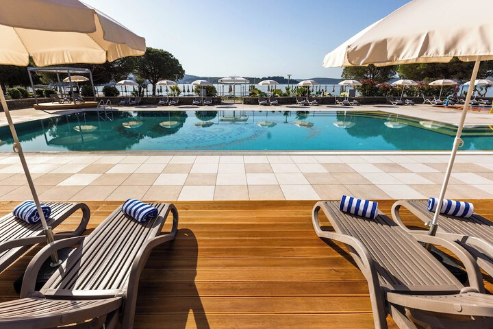 Pool Hotel