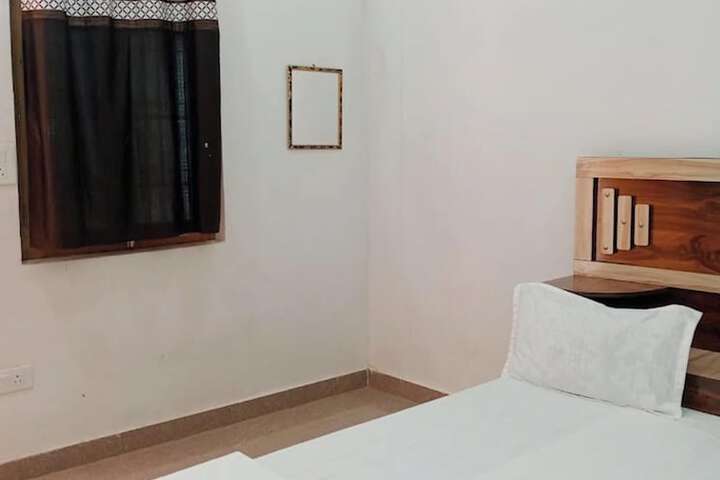 Room 4 of 13