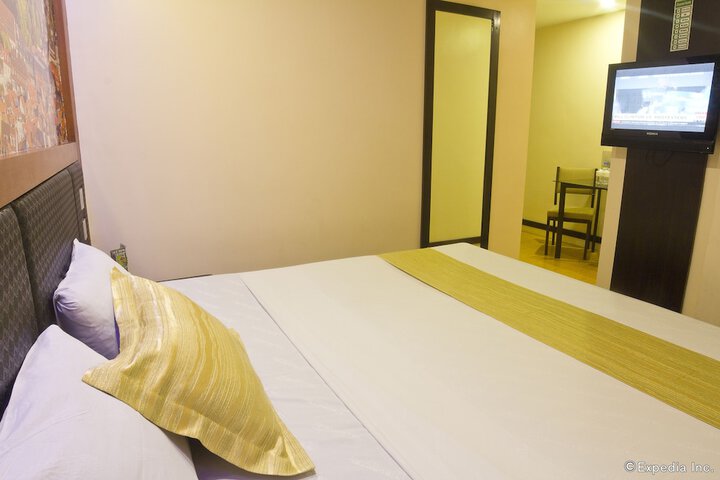 Room 4 of 40