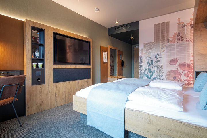 Room 8 of 21