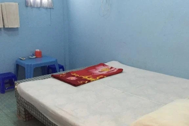 Room 2 of 8