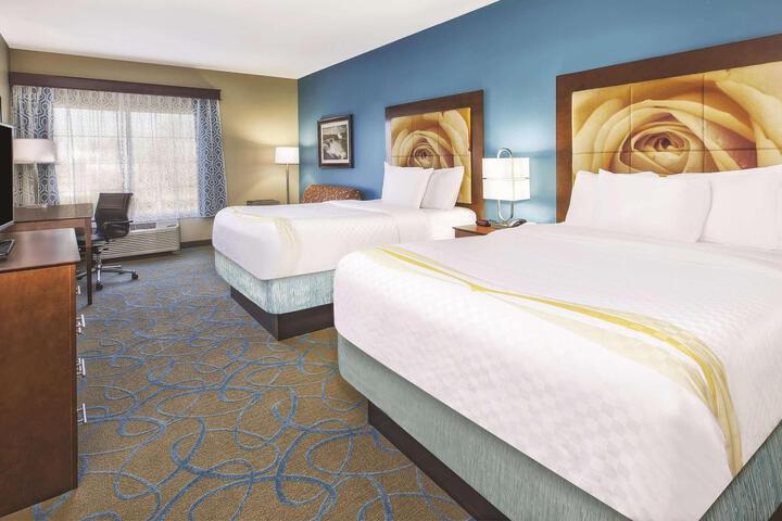 2 Queen Beds Accessible (6 of 6)