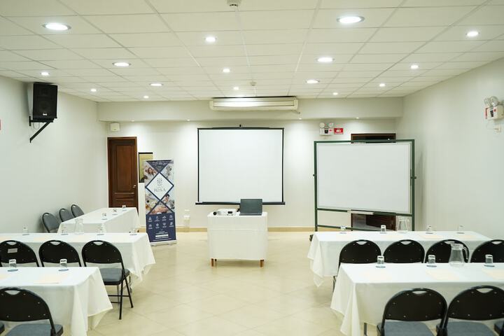 Business Center 42 of 44