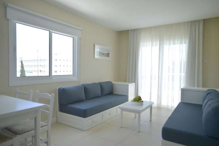 Room 19 of 38