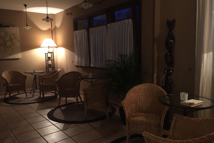 Lounge 11 of 19