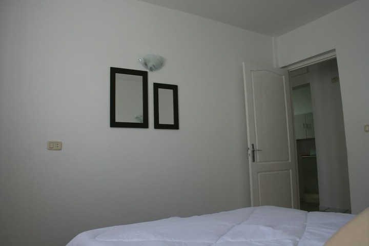 Room 10 of 33