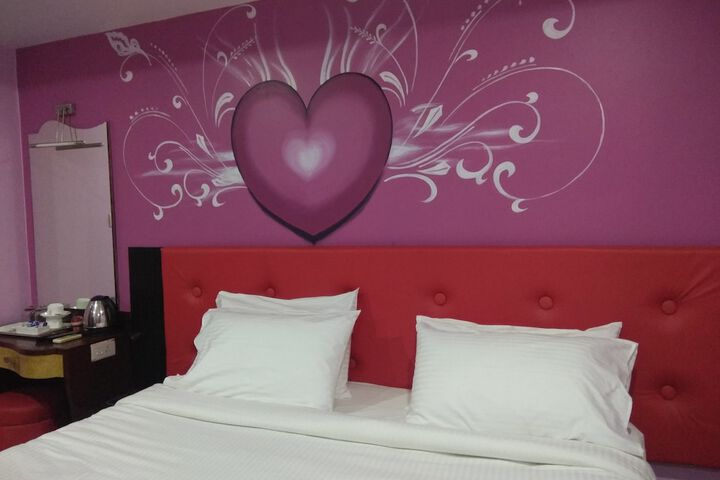 Room 11 of 23
