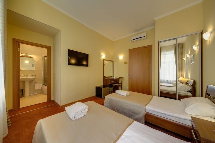 Room 6 of 30