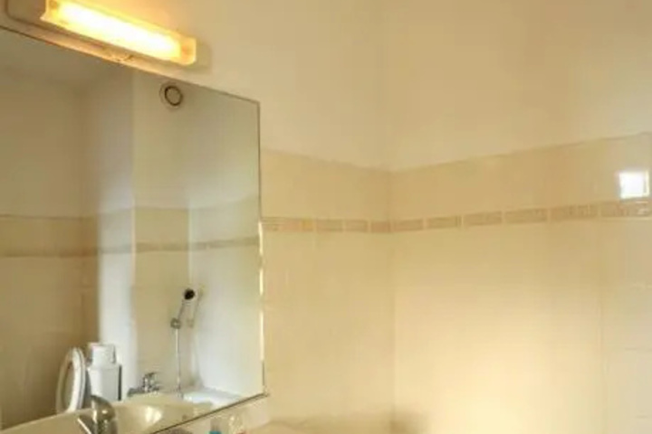 Room 8 of 16
