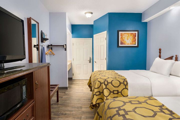 2 Double Beds (1 of 6)