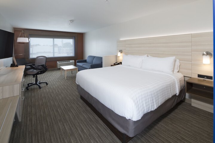 Standard King Bed Accessible (8 of 19)