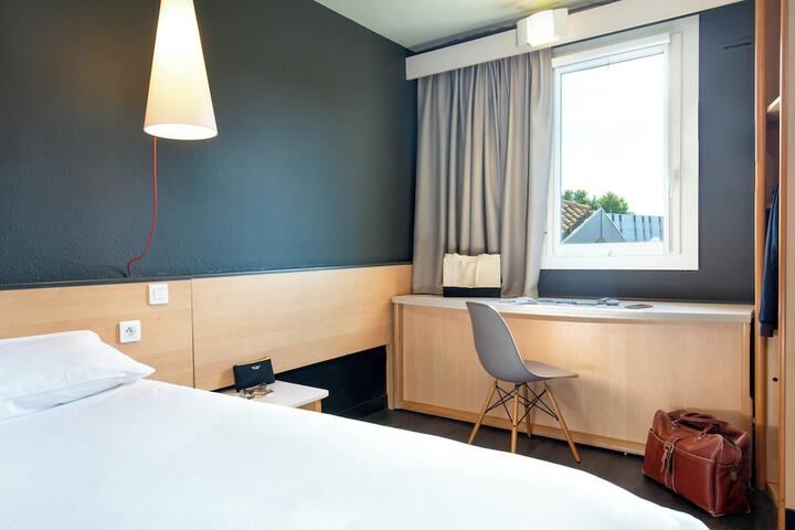 Room 16 of 70