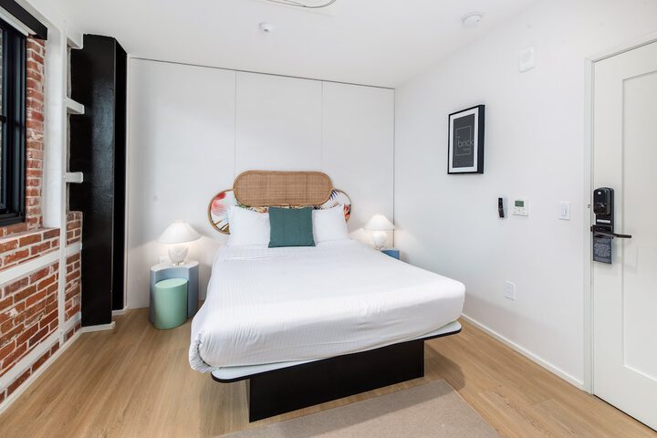 Room 10 of 98