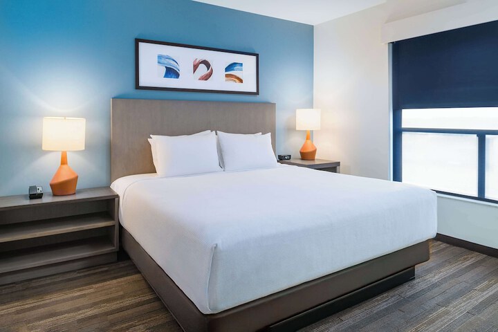 Guest Room King Bed Den (4 of 16)