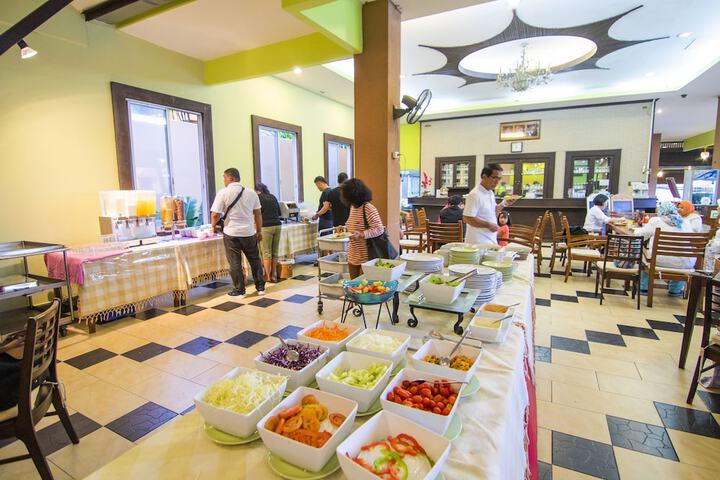 Breakfast buffet