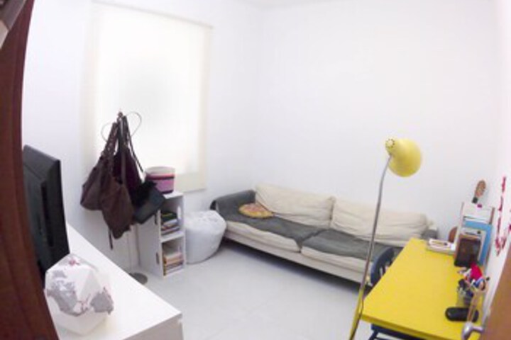 Room 13 of 40