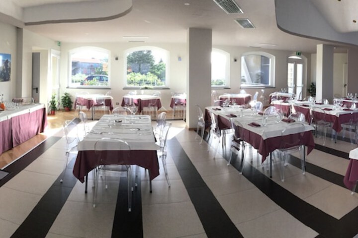 Dining 109 of 196