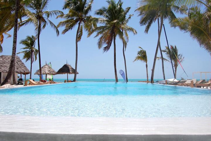Hotel with Pool