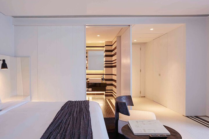 Room 19 of 180