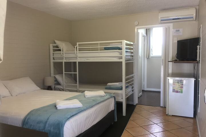 Room 3 of 34