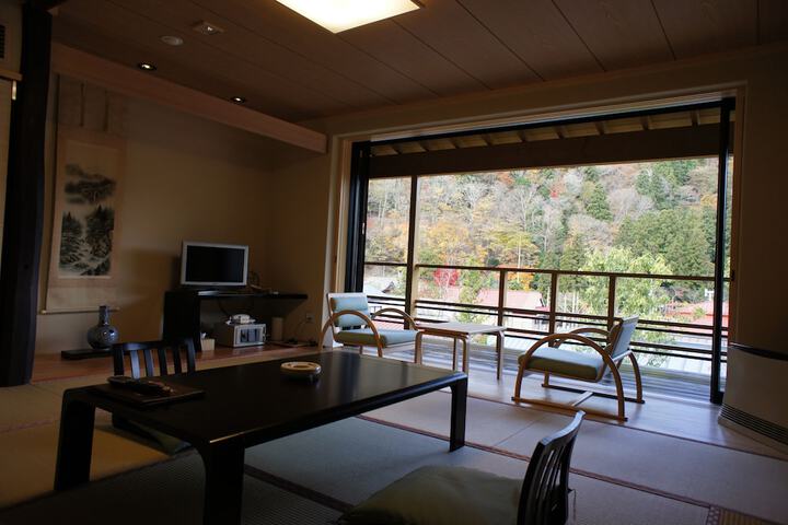 Room 2 of 11