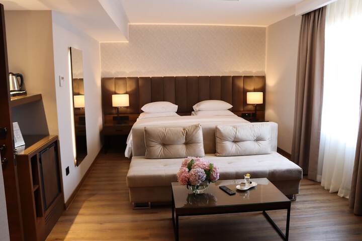 Room 13 of 31