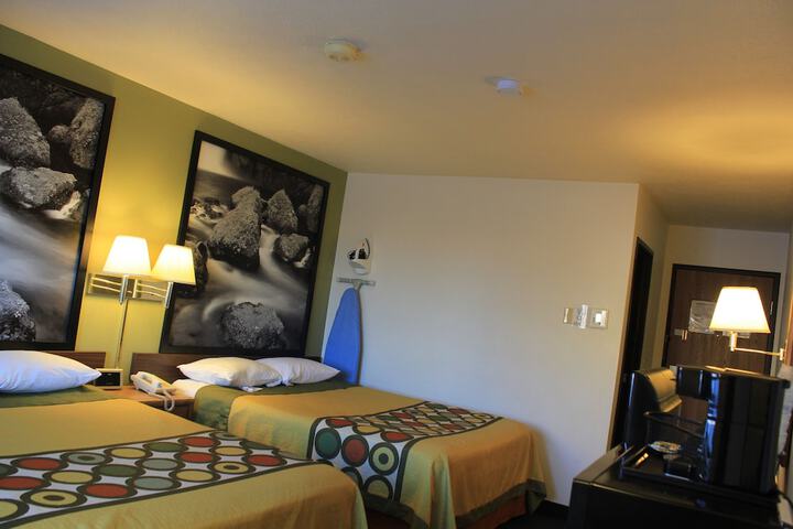 1 Queen Bed (8 of 15)