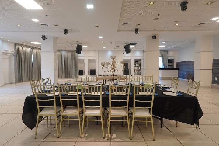 Ballroom/Hall 95 of 123