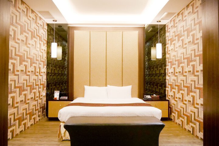 Room 2 of 81