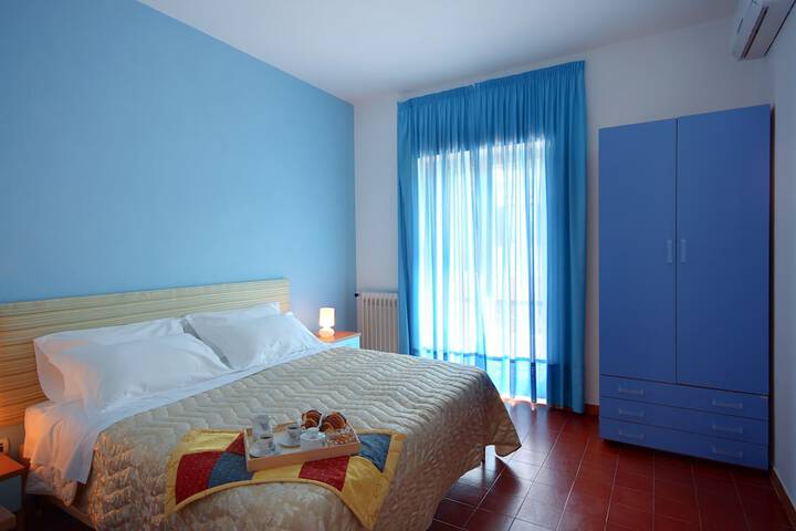 Room 5 of 33