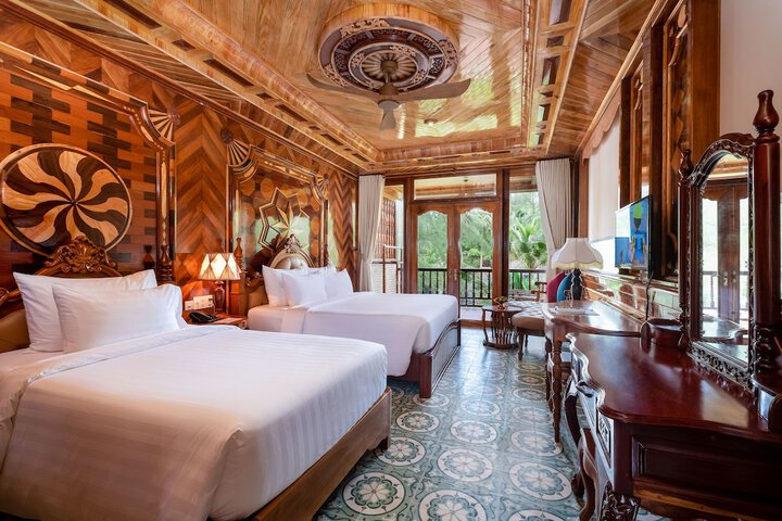 Room 4 of 80