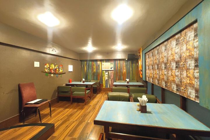 Dining 9 of 12