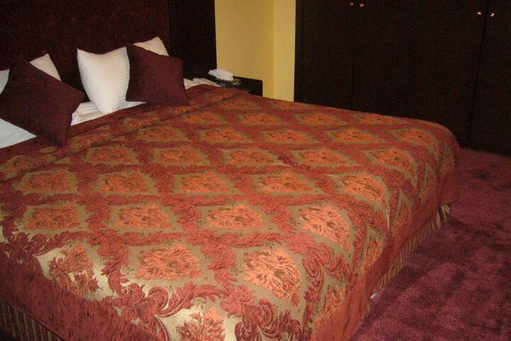 Room 2 of 6