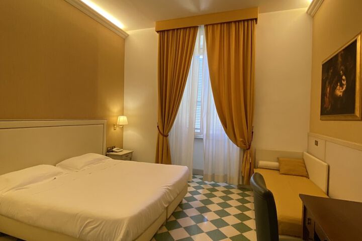 Room 28 of 180
