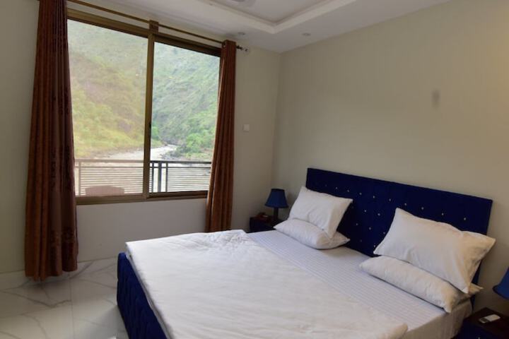 Room 9 of 36