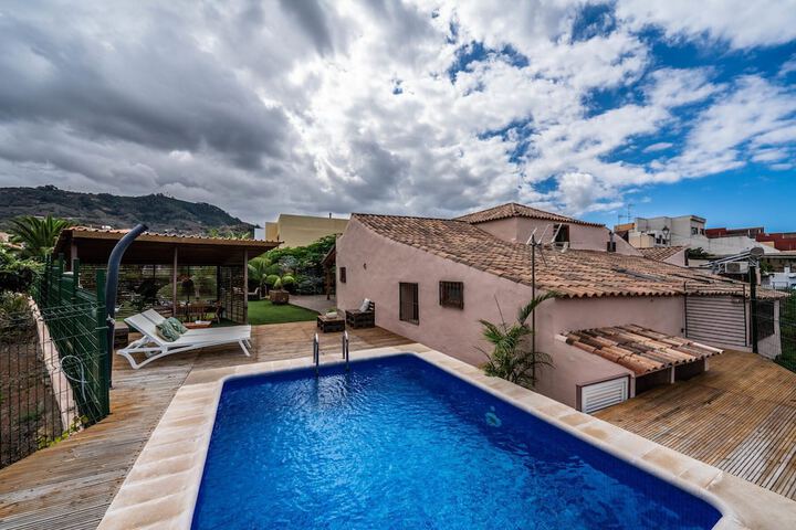 Pool 54 of 105