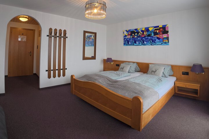 Room 8 of 96