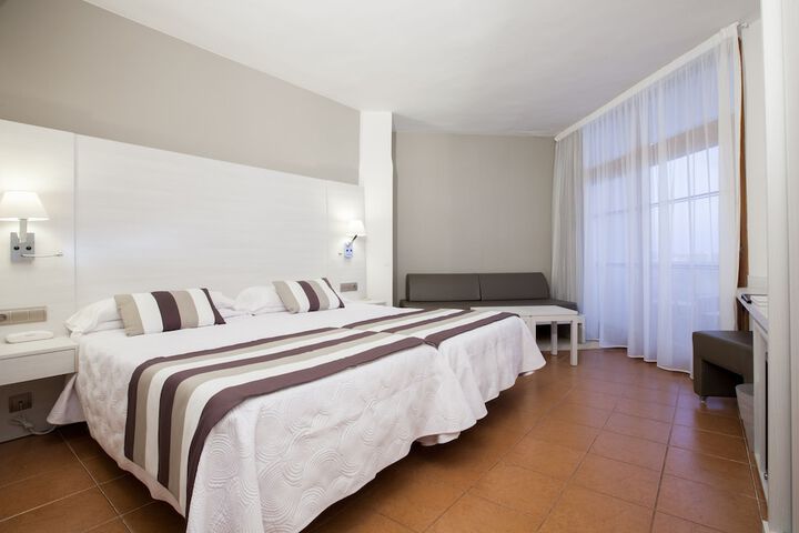 Room 15 of 76