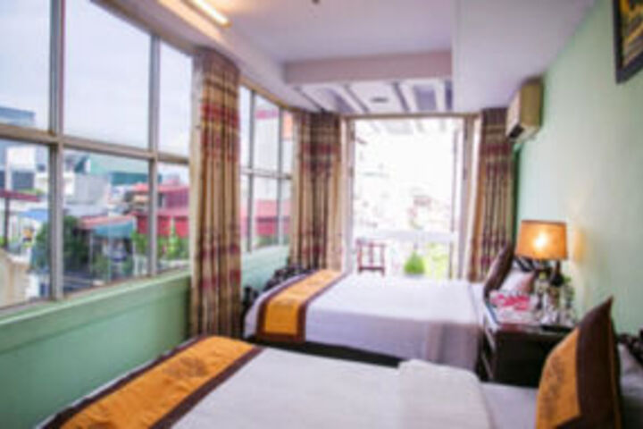 Room 32 of 46