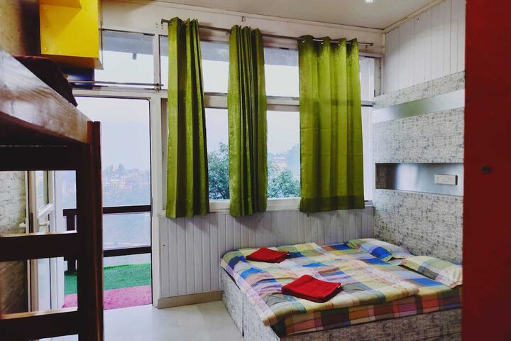 Room 4 of 143