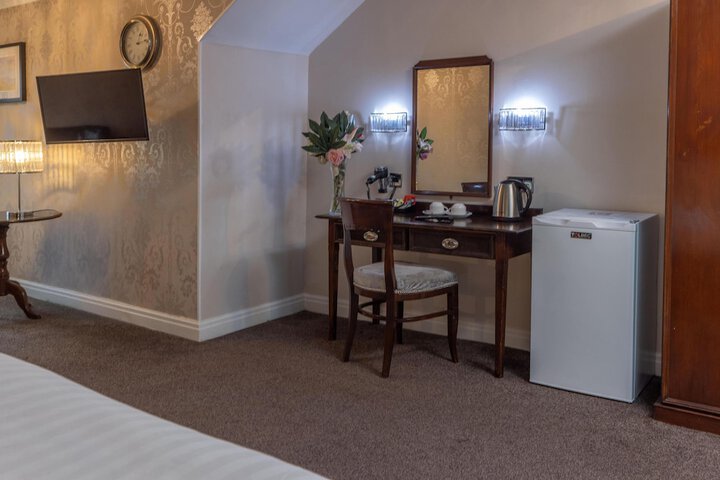 Room 16 of 37