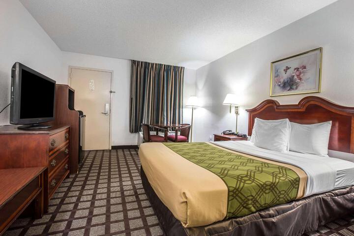 1 Queen Bed (2 of 15)