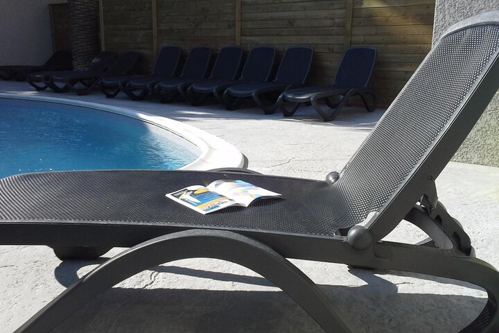 Pool 32 of 49