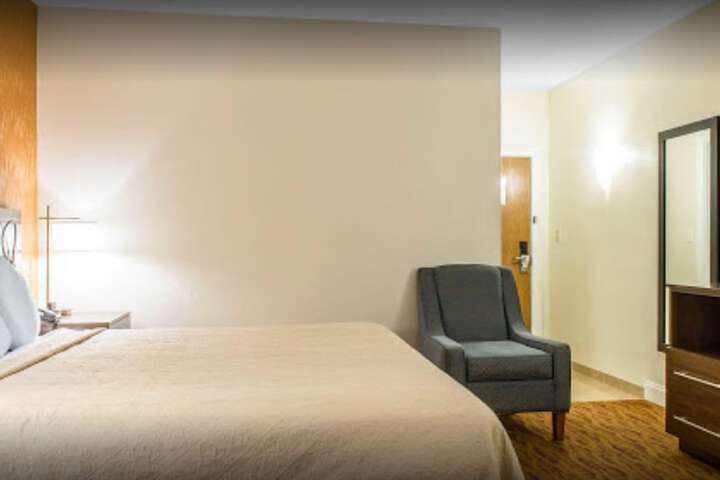 1 Queen Bed (5 of 22)