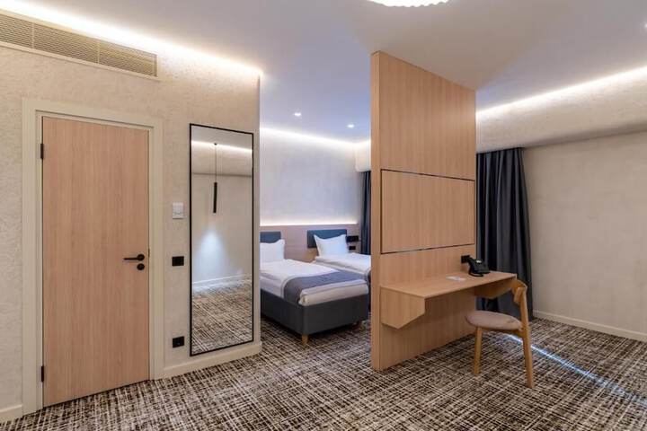 Room 9 of 36